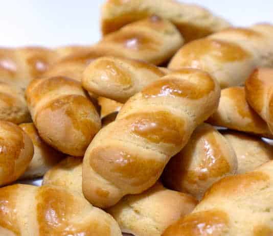 Πασχαλινά κουλουράκια με αμμωνία