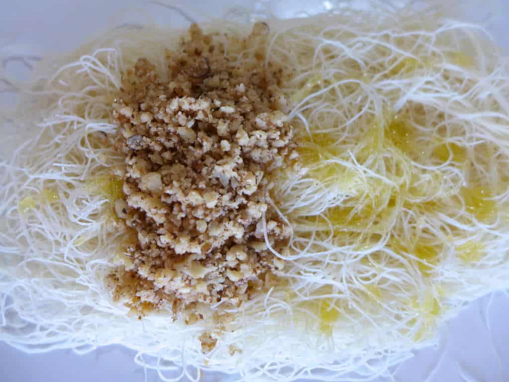 Παραδοσιακό κανταΐφι σιροπιαστό με καρύδια συνταγή